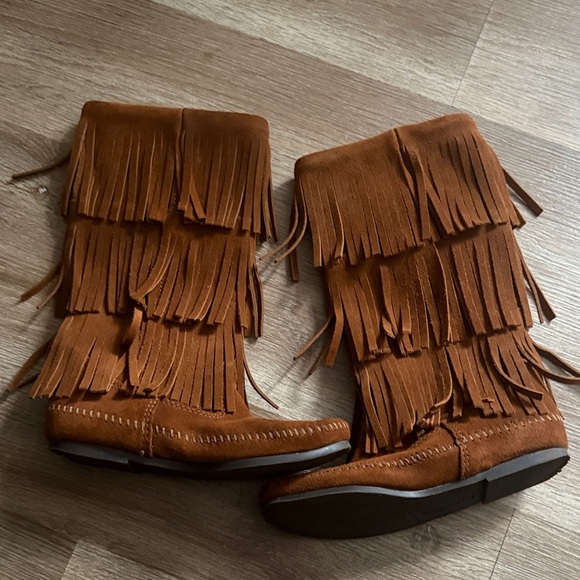 Minnetonka 3 layer fringe boots - Picture 1 of 7